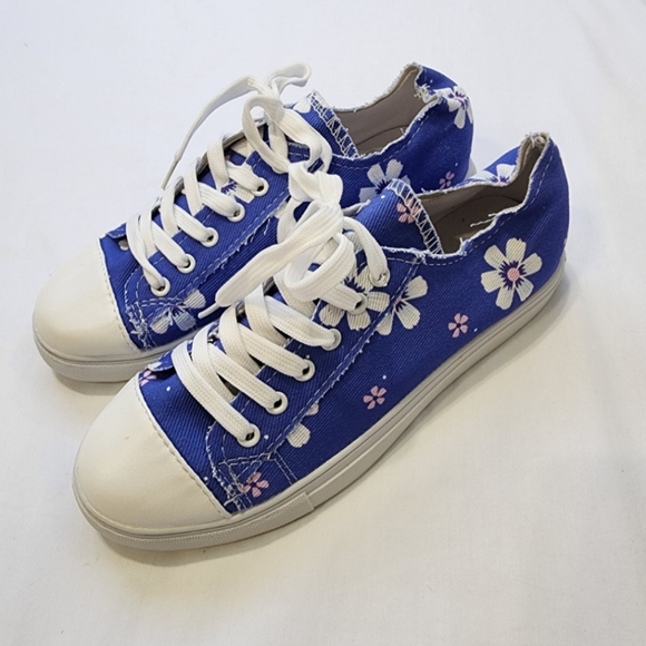 Floral Canvas Sneakers Women’s 10.5 Light Blue Low Top Lace Up Casual Shoes - Picture 2 of 9